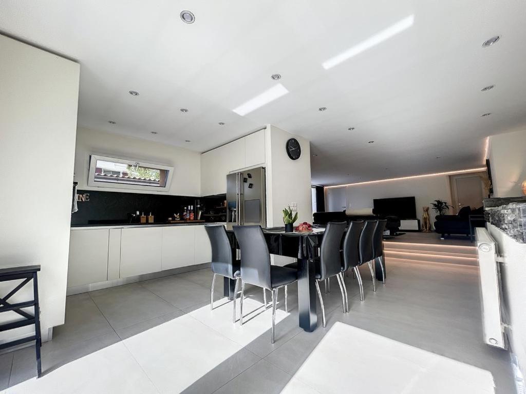 Appartement Moderne Avec Terrasse Et Piscine A Chatel Sur Bex Extérieur photo
